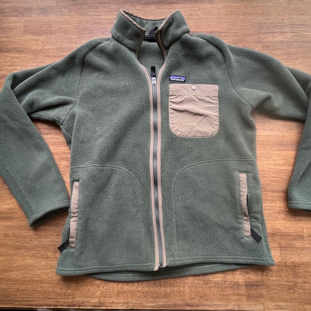 Patagonia Green and Tan Fleece Jacket